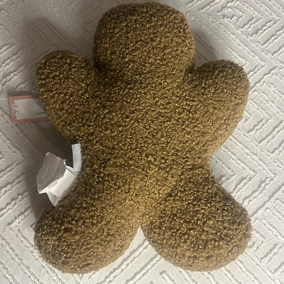 NWT cupcakes and cashmere gingerbread man pillow Viral HTF Christmas pillow - Picture 3 of 3